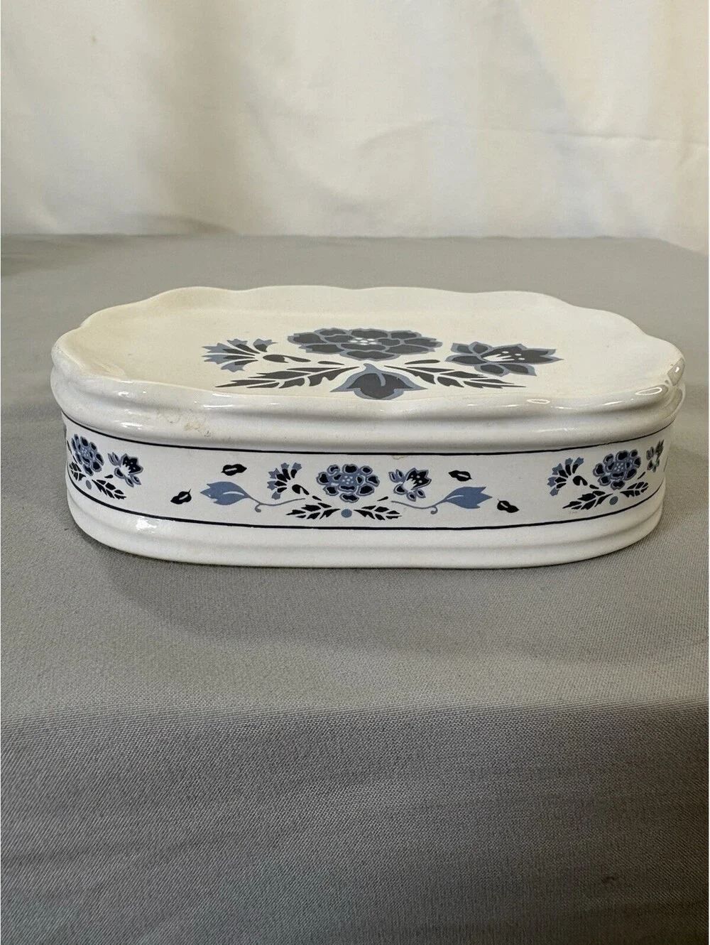 VTG Trenditions Ceramic Covered Soap Dish Blue White Floral Taiwan Cottagecore
